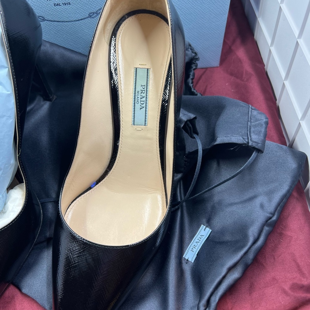 Prada Black Textured Leather Shoes - Picture 3 of 6